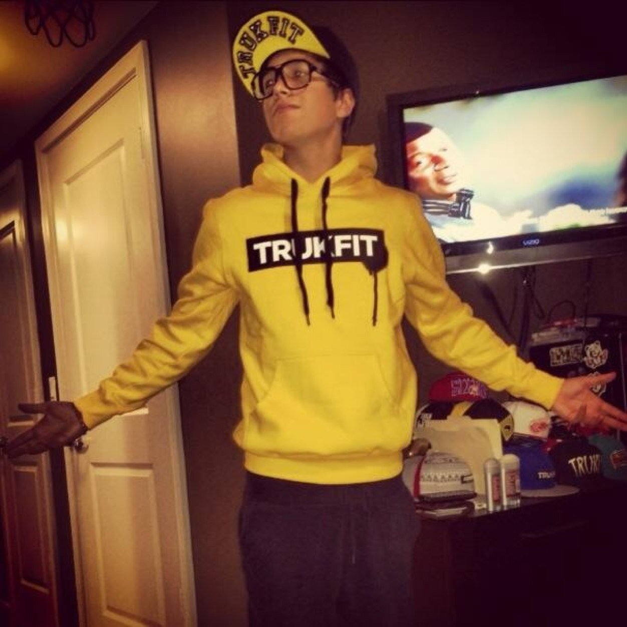 TheJakeMoon_'s profile picture. One of the many, many Moons here. My name is Jacob, but don't call me that. I prefer Jake. Anyhow, I'm 16. Dancing is my life, and I play guitar. {RP/Single}