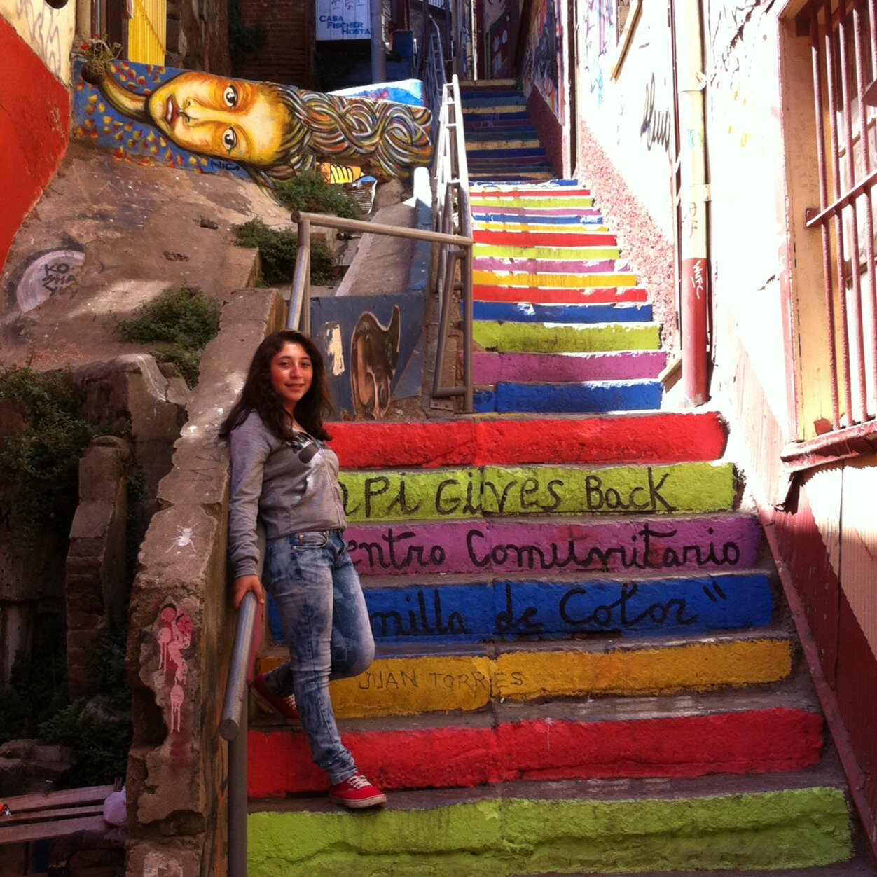 holi soy hunter&sammurais amo a mis amigos y amo la musica tengo 12 años soy de chile eso fallow me y te sigo