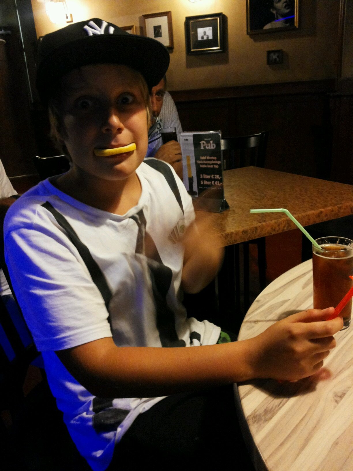 ricky_lowl's profile picture. 