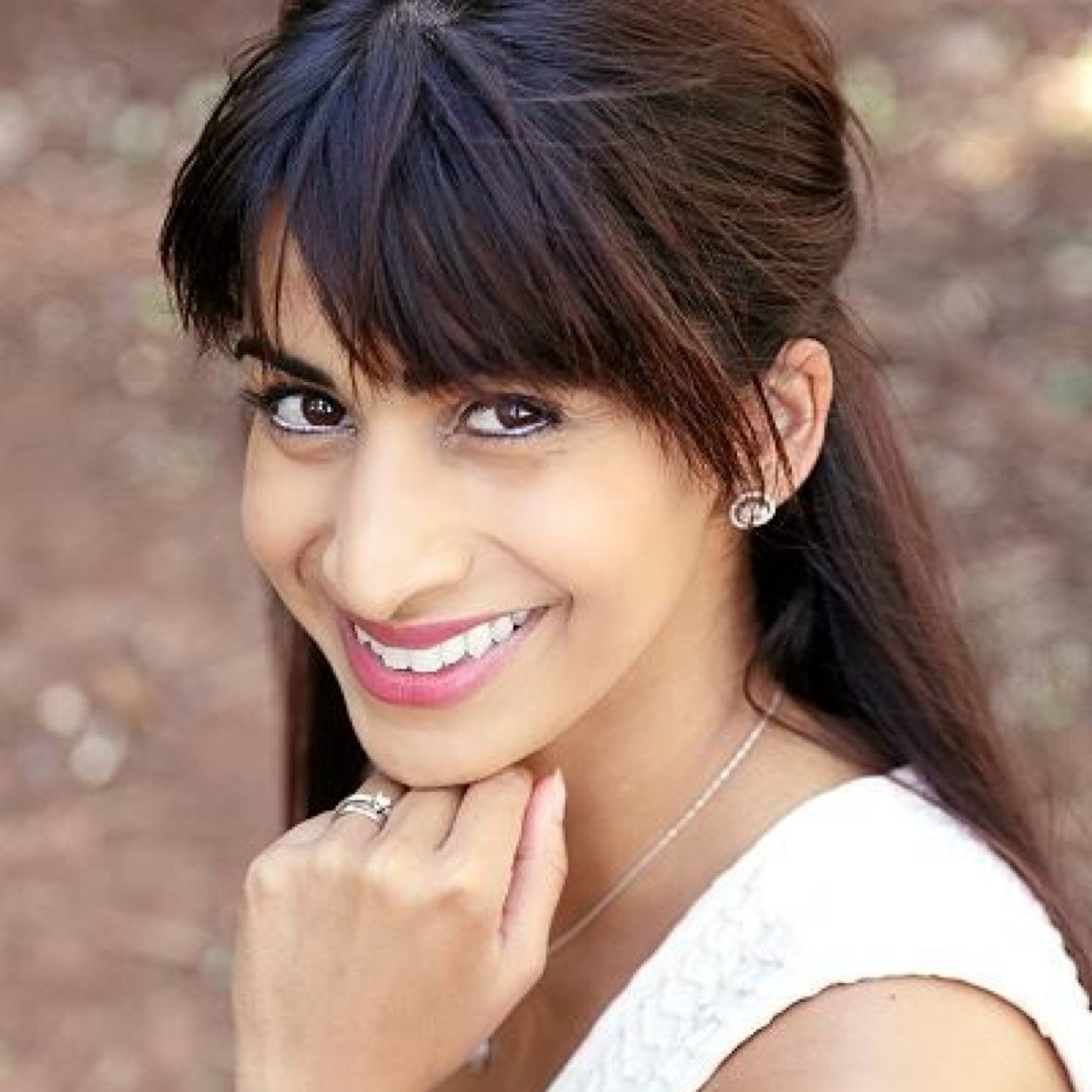 Sales Marketer | FX Portfolio Manager | Tech Savvy | Dance Instructor | TV Model | Simply Awesome