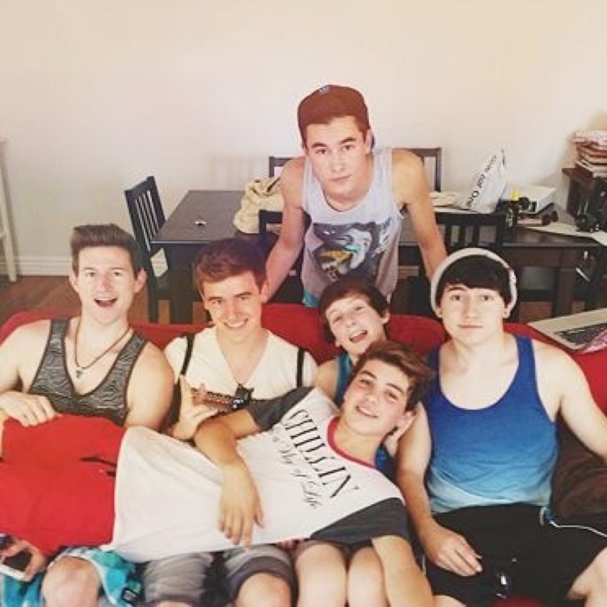 those6booties's profile picture. Do they got the booty? They do