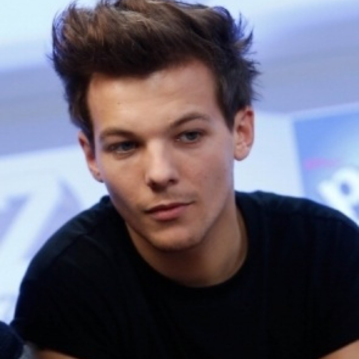 follow @weaklyharry  bc i just gave you a free follow