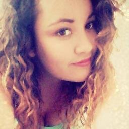 soñadora.. feliz.. amigable.. divertida.. linda..!!! 
#followme & #followback siganme los buenos.! ;)