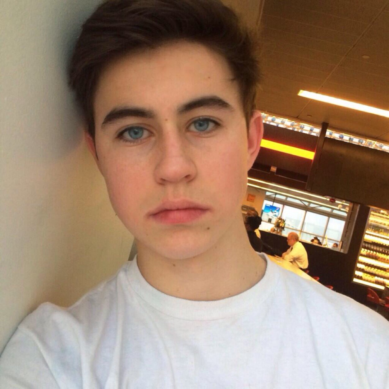 Hi I'm Nash. @CamronOffic is the best.
