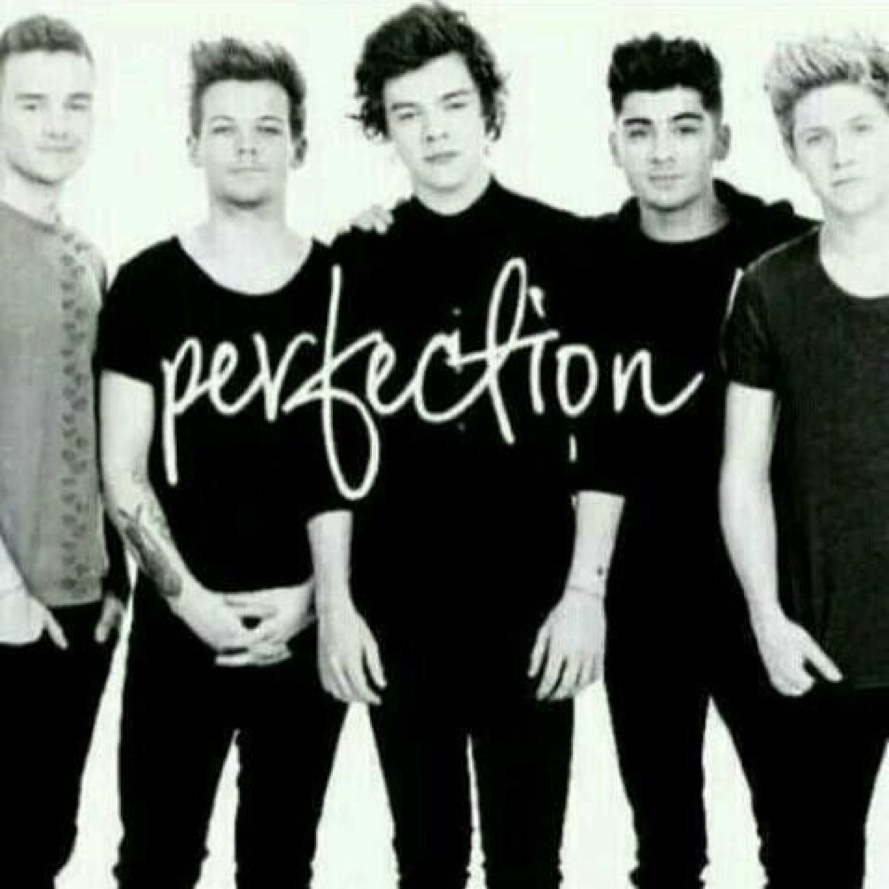 Hi everybody we loves One Direction and we're French ❤️and speak French and We're Directioners baby