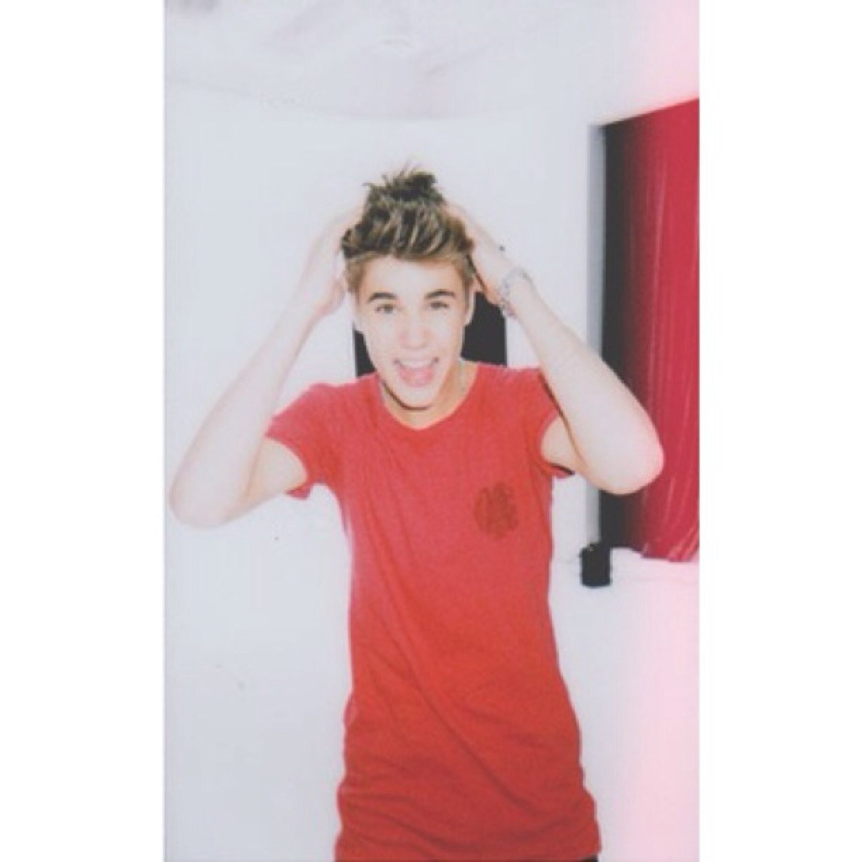 follow @justinwhoababy and follow her IG: yolandaduran_ she follows back you just have to ask. GET HER TO 3.2K PLEASE