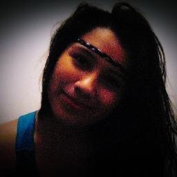 Hola! =)
Me llamo Verena y me gusta hacer muchas cosas, como ver películas, escuchar música, leer, cantar y hacer deportes. =))