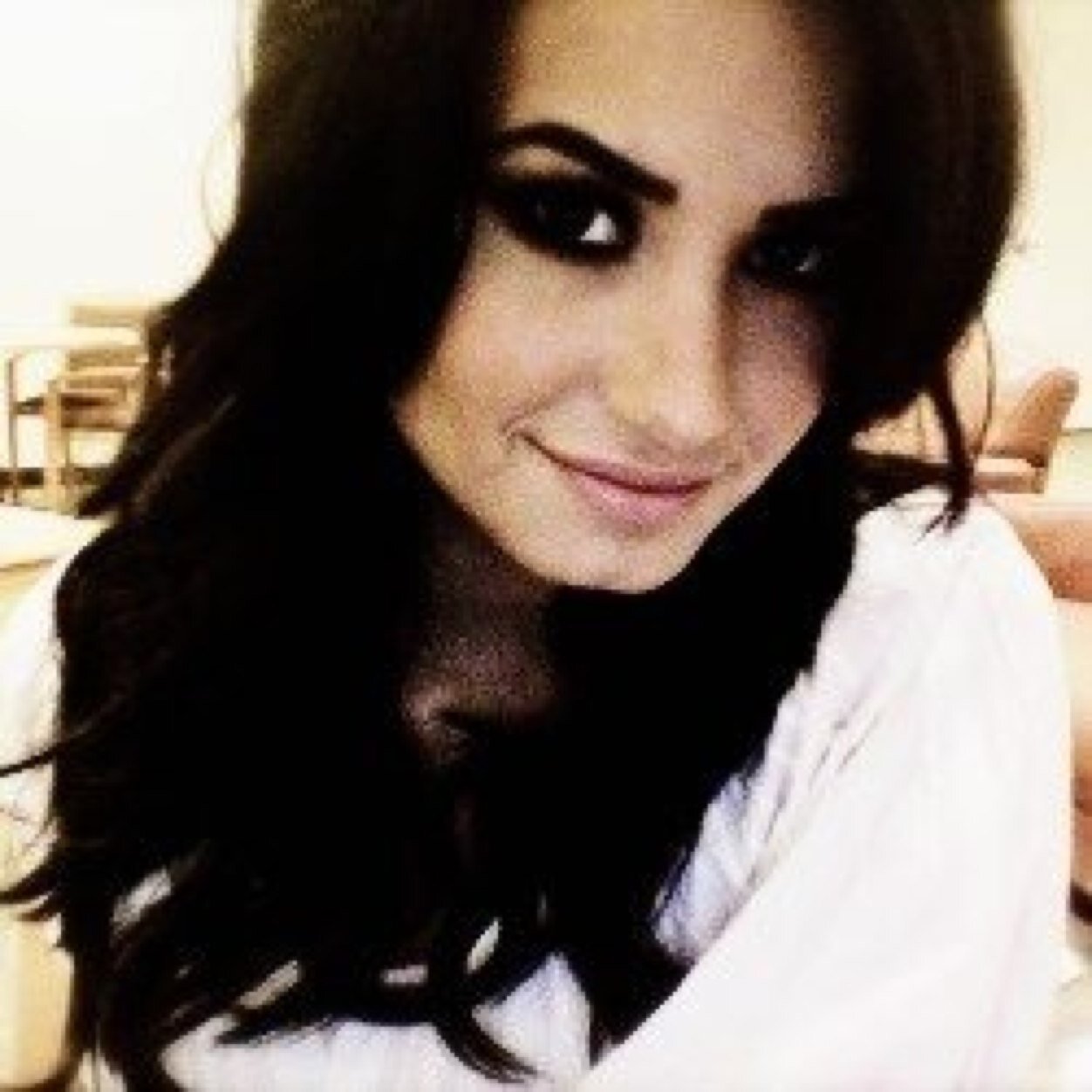 oi, tive que desativar esse fc por motivos de perdi a senha, enfim agora to no @undrbieber me sigam lá se quiserem, beijooos :)