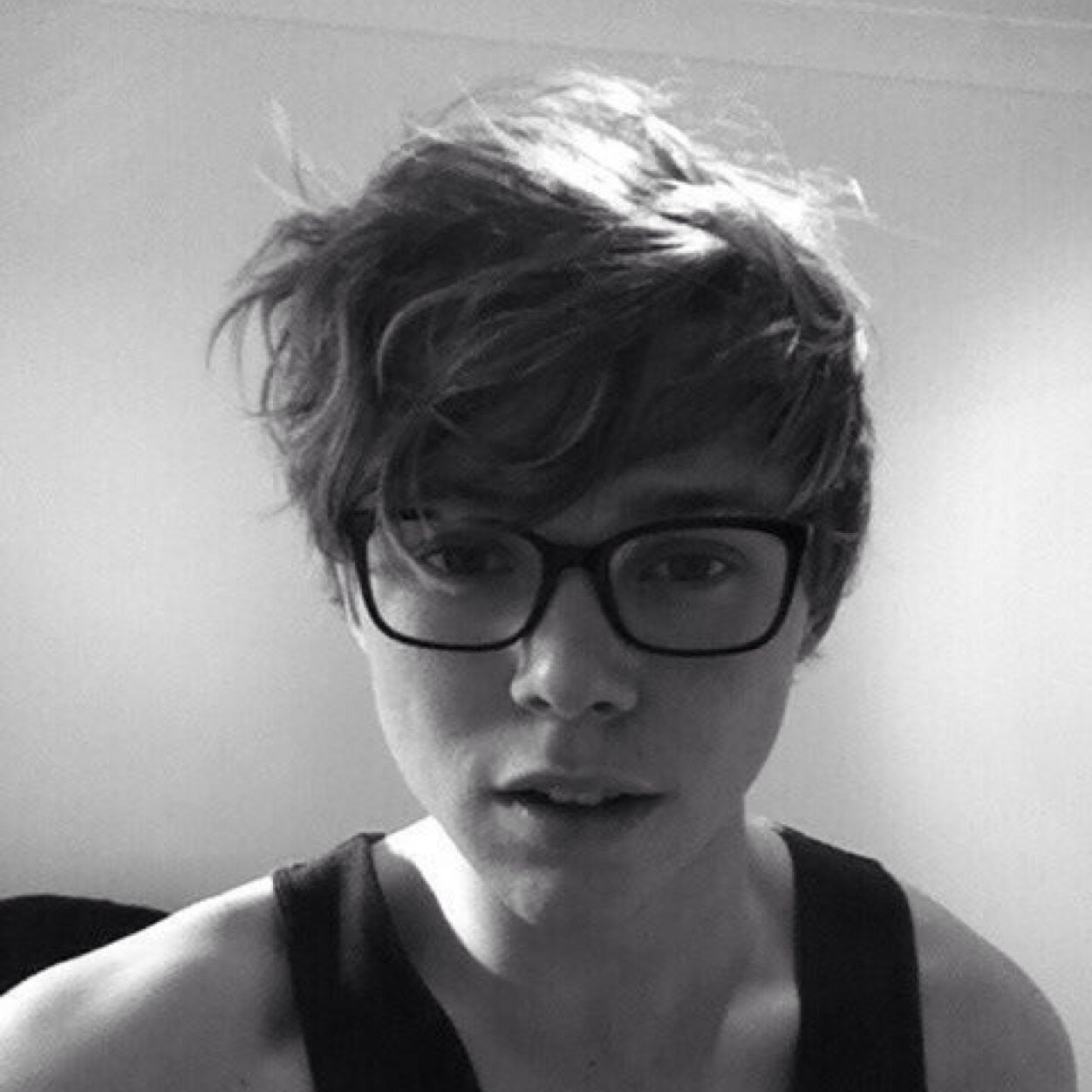 Hiiiii Follow @zouisoffic :) she follows back. Just ask ily