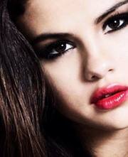 ¿Selena? Mi idola, mi mundo, mi reina ¿Demi? Fuerte e inspiradora ¿Ariana Grande? Pequeña gran princesa