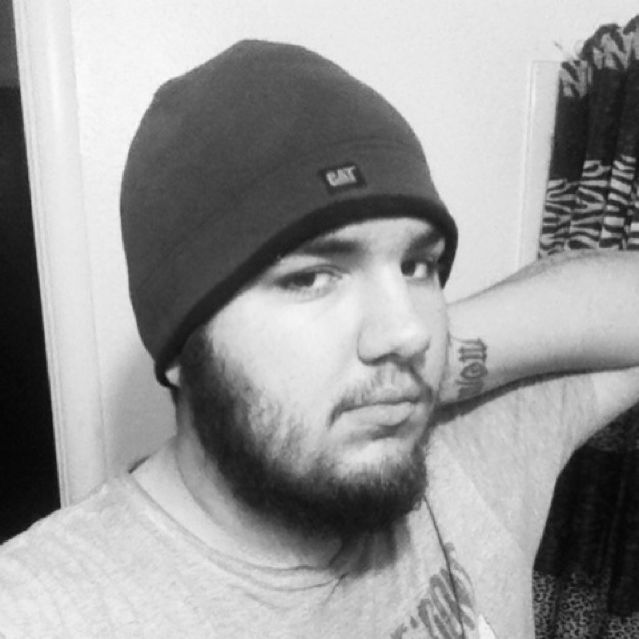 Hello Im deven 22 Gamer , movie lover , amuture photographer , beard man , tatted , and waiting on the zombie apocalypse :)
