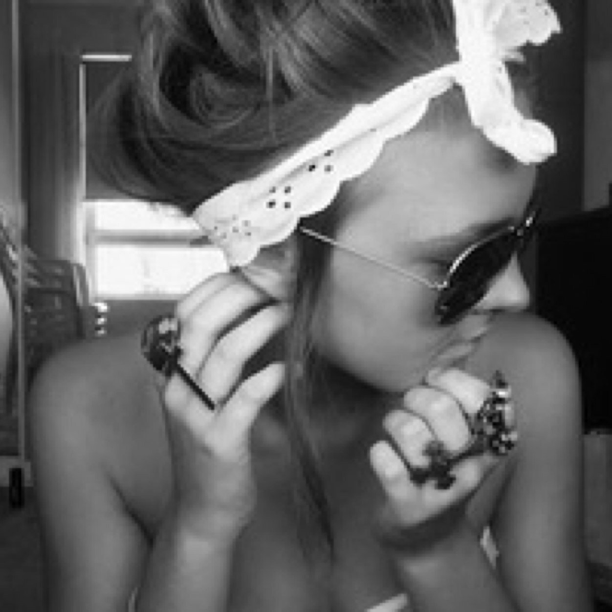 2 glam 2 give a damn Love is a beautiful thing, only when both people are commited. 
Brunnete for life