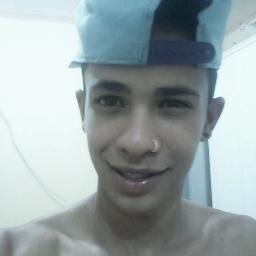Quem ama extremamente, deixa de viver em si e vive no que ama.