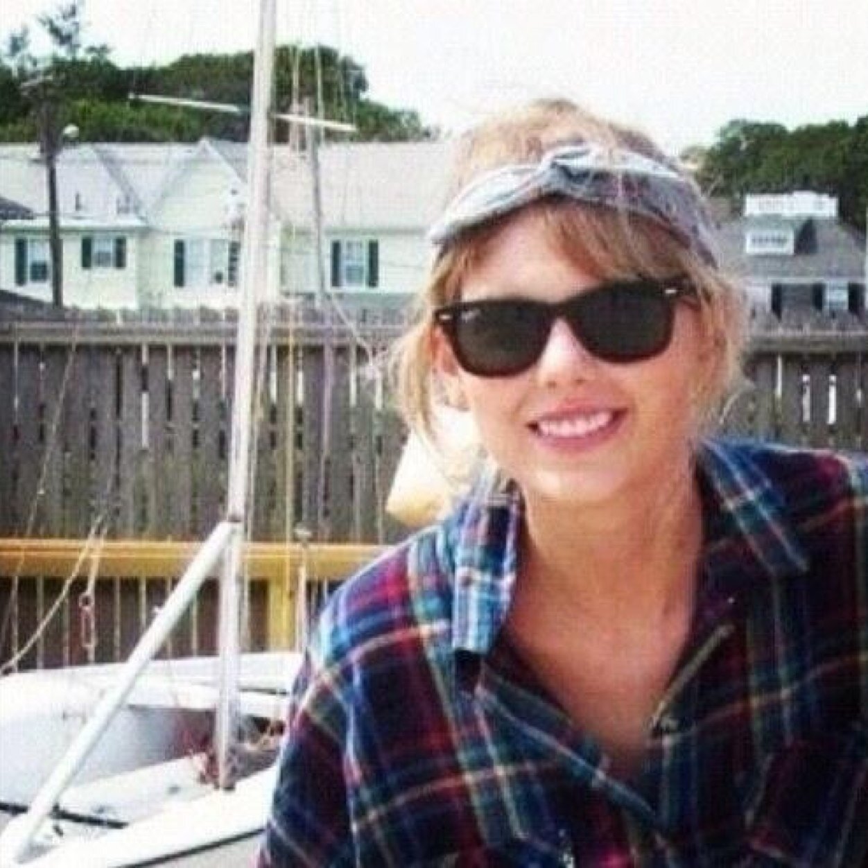 All I know is u are reading this, I dont know about u but I'd hit that Follow button. And I'm pretty sure if u were a swiftie, u'd be singing by now.