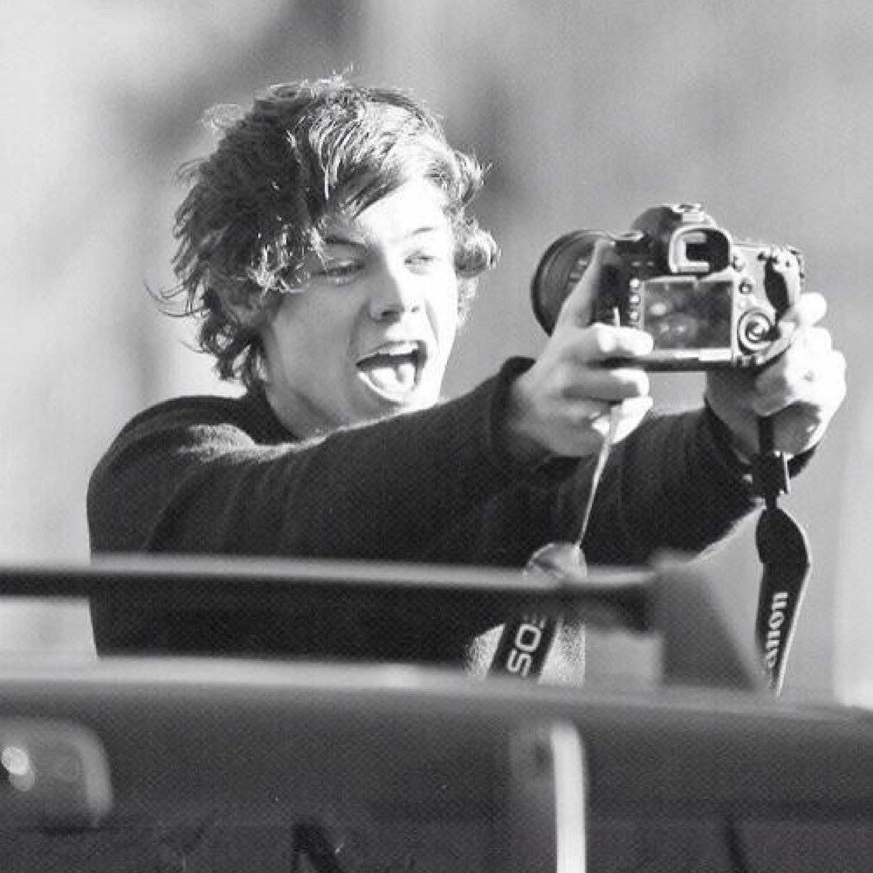 It's a happiness to wonder; it's a happiness to dream, smile and don't give up :D - @hxrrymoon