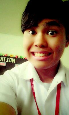 When life gives you a hundred reasons to cry, show life that you have a thousand reasons to smile.  FoLLow Me :) AnD i FoLLow Back xD
-LourenceMae :**