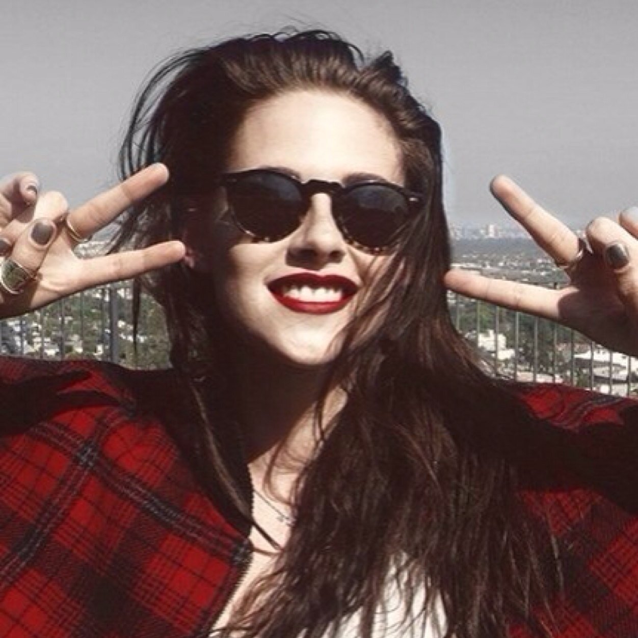 shadowhntrss's profile picture. @camphlfblood saved account ⃒⃘