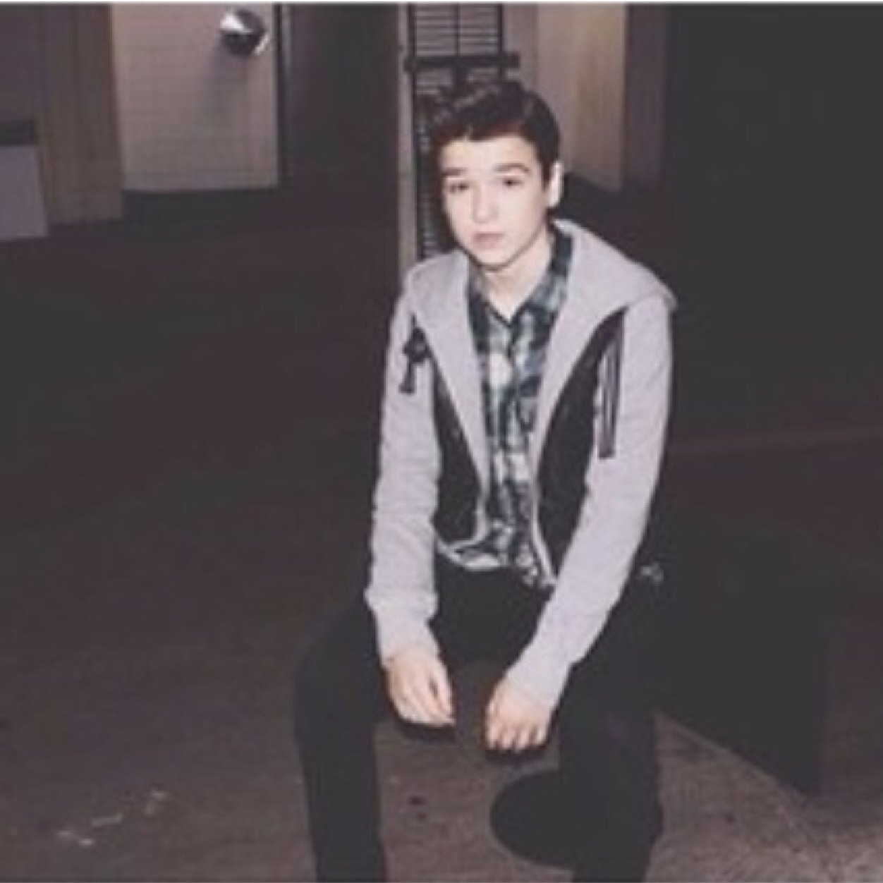 I am girl who is a fan of Mac Harmon 3 @MacHarmon follow me plsss.. Im 13 yrs old :)