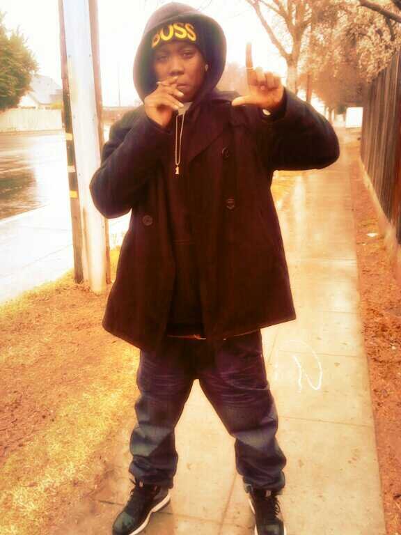 ..iiF uu wOnNa nO aNytHiiNg aBoUt d.Lee dNt hEsaTaTe tO aSc mE wAt uu fEeL liiKe kNoWiiNg..