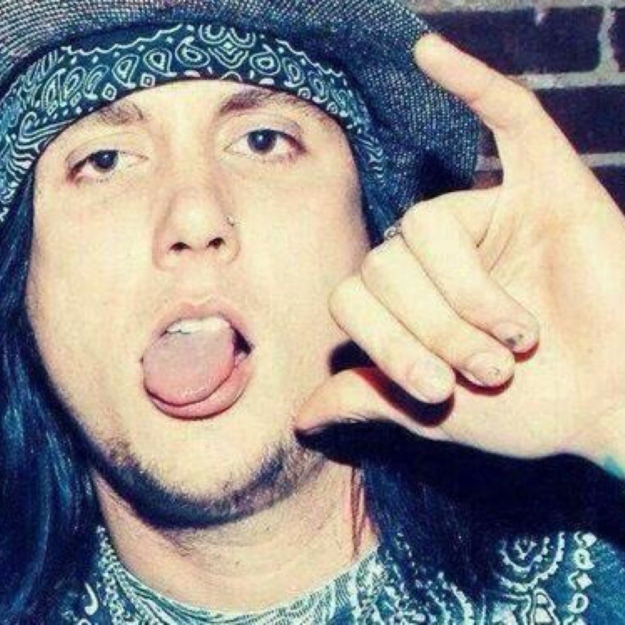 Guitarist | A7X fan since 2006 and foREVer | Zacky V is my idol also my husband but he doesn't know YET| my new account please follow me back