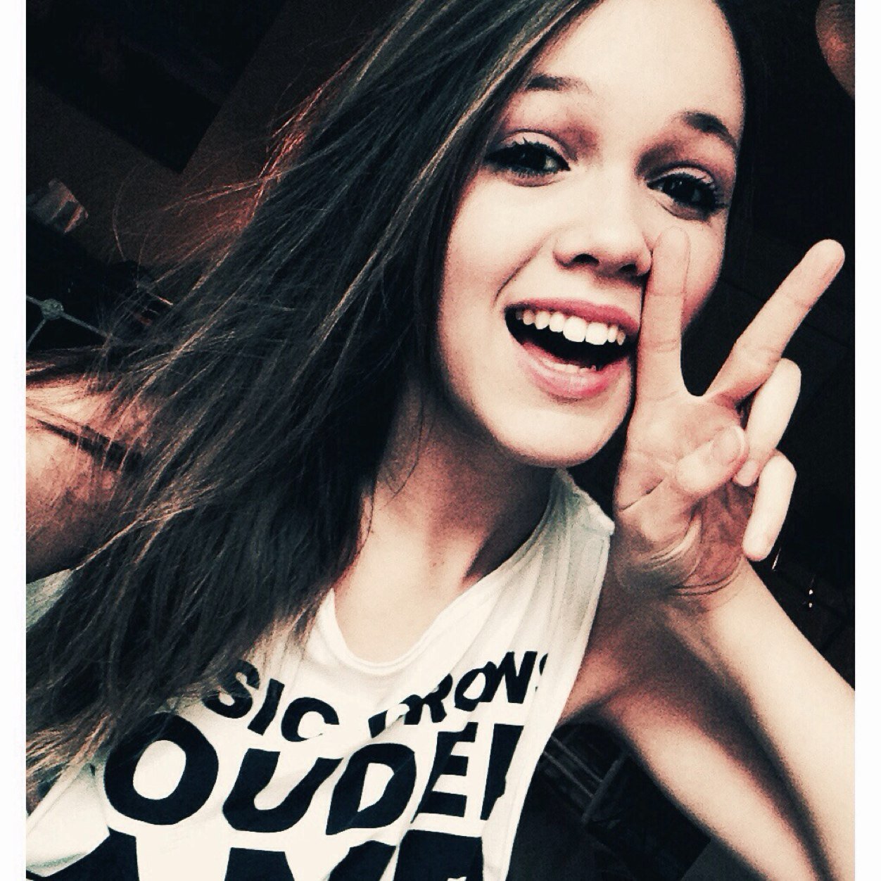 14 years old • Singer •beginner • ♥ Youtube account http://t.co/ajAqiaLX0M #1 BELIEBER SINCE 2009♥ ♥RESPECT JUSTIN BIEBER♥ ♥FOLLOW TO FOLLOW BACK♥