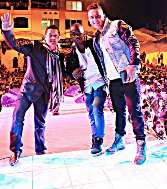 El cantar a mi me hace feliz pero verte a ti es muy hermoso // @yomellamoEC    #Romeo Santos