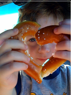 Twit_tara's profile picture. Wife, Mom of Three, Advice and judge free, sahm