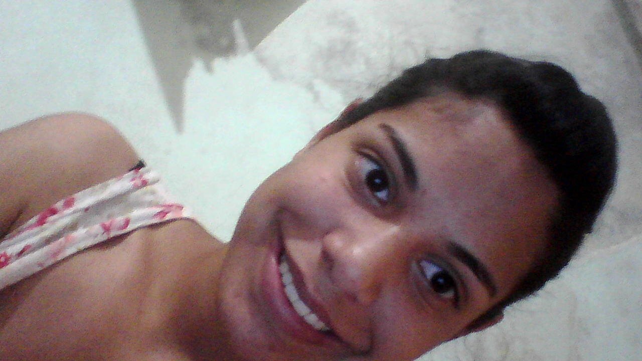 sos de boca 
sy cristiana 
me gusta el deportee el basquet y el fulbot
me gusta mucha la musica
soy muy tranquila
y amo muchooo al señor