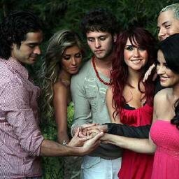 Enséñame a quererte un poco más
Y a sentir contigo el amor que tú me das
Desvanece el frió, quiero verte ya