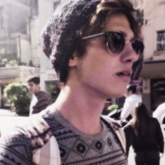 likeadamvich's profile picture. ando por aí, querendo te encontrar...