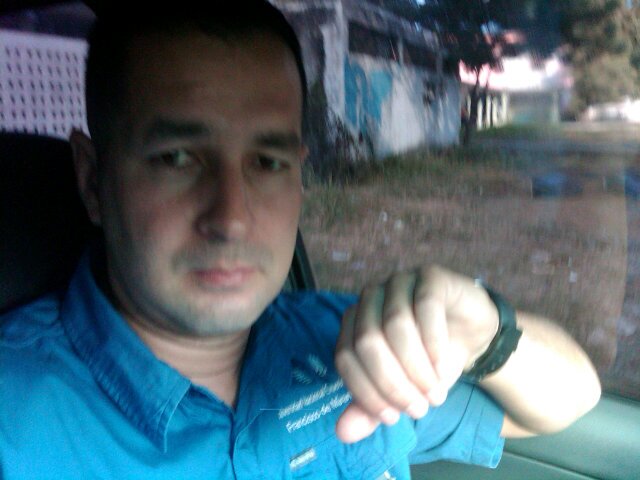 Venezolano de Corazón la ingeniería mi pasión, deportista y amante de los pies femeninos.