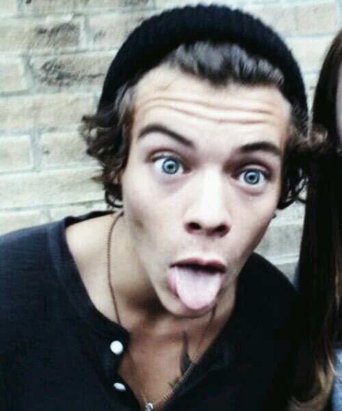 free follow . please go follow @stylesnirvanax . ily4eva (((((@Harry_Styles ))))