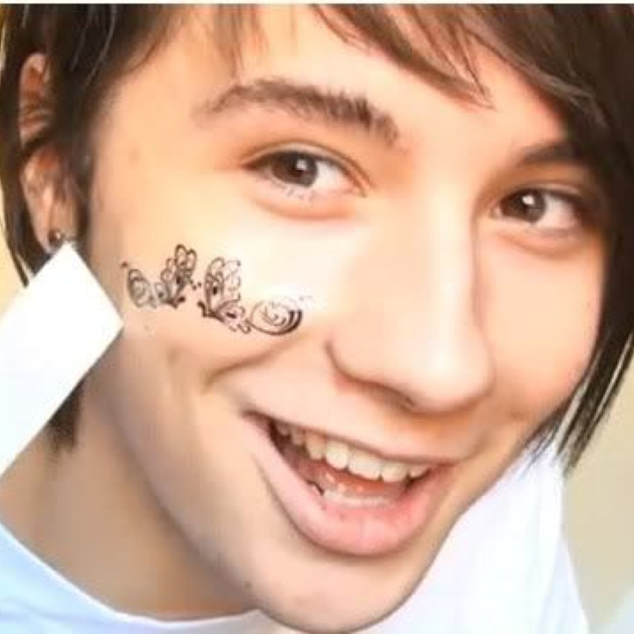 flealovesbarney's profile picture. Just some random red head who might just eat your soul!!