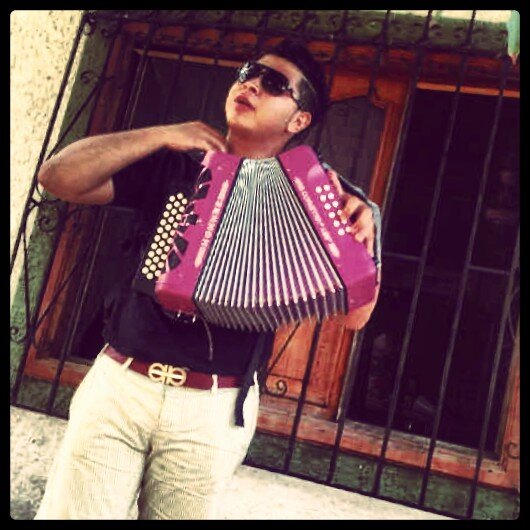 Músico del folclor mas hermoso de Todos el VALLENATO (Acordeonero) Bendecido por Dios♫♪El Pollito Gil♫♪