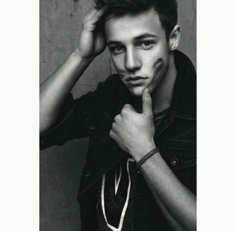 Hola bienvenidos a la primer pagina oficial de Cameron Dallas en Costa Rica, encuentra aqui facts, fotos, etc.