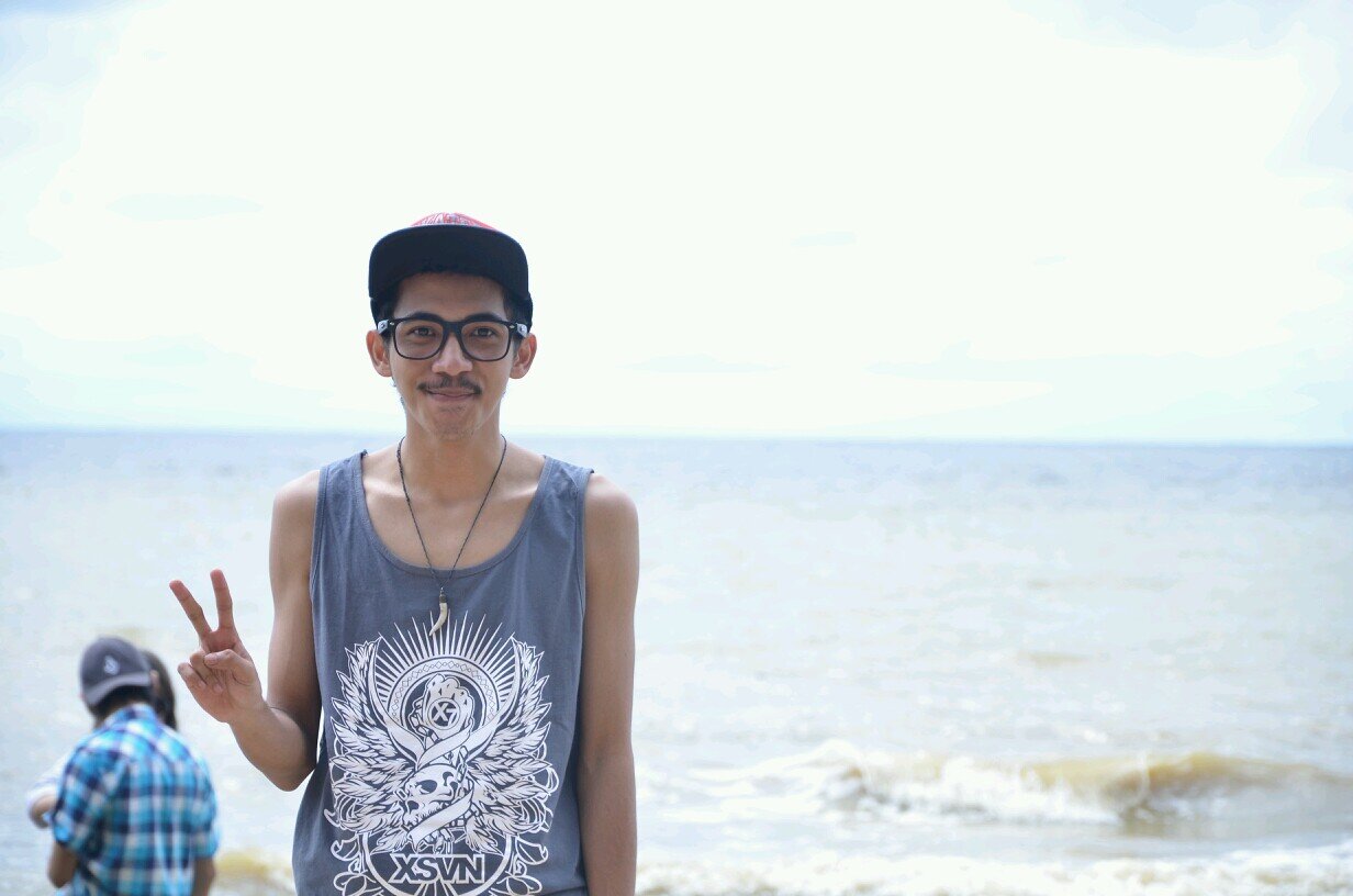 saya ini campuran Manado dan Jember dan numpang lahir di Banjarmasin (14/03/92) | @SomplakSquad | Bassist @KhantonKKreszeK | lovely @Rginaff :*