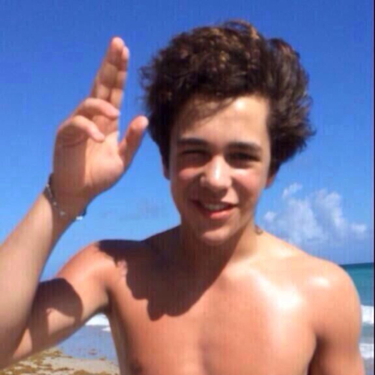 Crushonameezy_'s profile picture. Well congrats on your free follow❘Dont follow back, follow me back on @Catloves1DandJB ↓also follow me on instagram↓ http://t.co/3cXOeOzhSQ