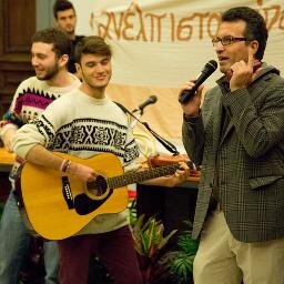 Insegnante Filosofia e Storia in un liceo
romano.Animatore del gruppo : Zetesis, la gioia della ricerca.Figlio di emigranti napoletani nella banlieu romana.