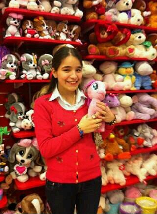 Hii !! I'm Zein From Syria My Age 14 Grade 8 Live In GaziAntep in Turkey .... I Love Syria To The Moon And Back. ... #FreeSyria :)