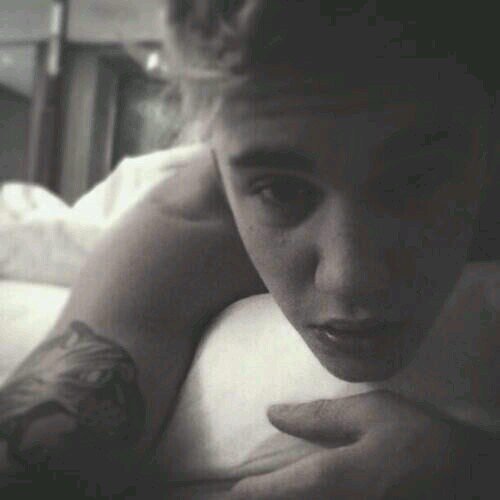 dedicated belieber till the end. @justinbieber is my life  .  Grateful for having the best friends and Family.  xx