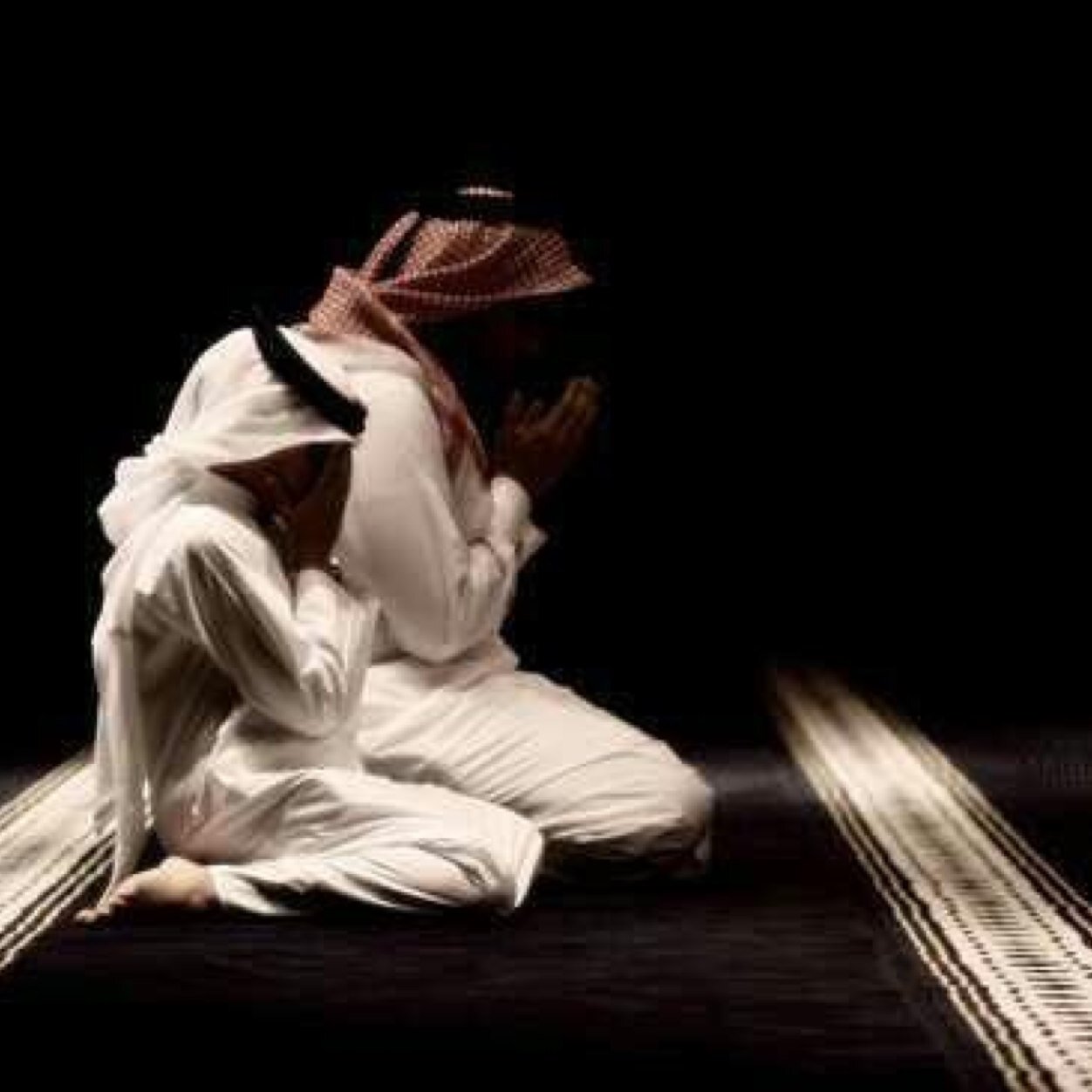 ‏‏الحب دعاء لانني احببتك ك اخ جعلته لك في حياتك و بعد مماتك ..اللهم لا تحرمه من سكن جنتك(محمد الشهري ) لي ولك ...