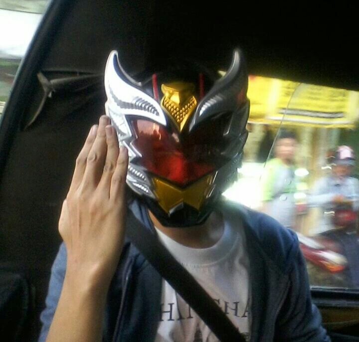 RadithAdithya's profile picture. Jika ada hitam dan putih mungkin abu-abu adalah yang paling cocok buat saya