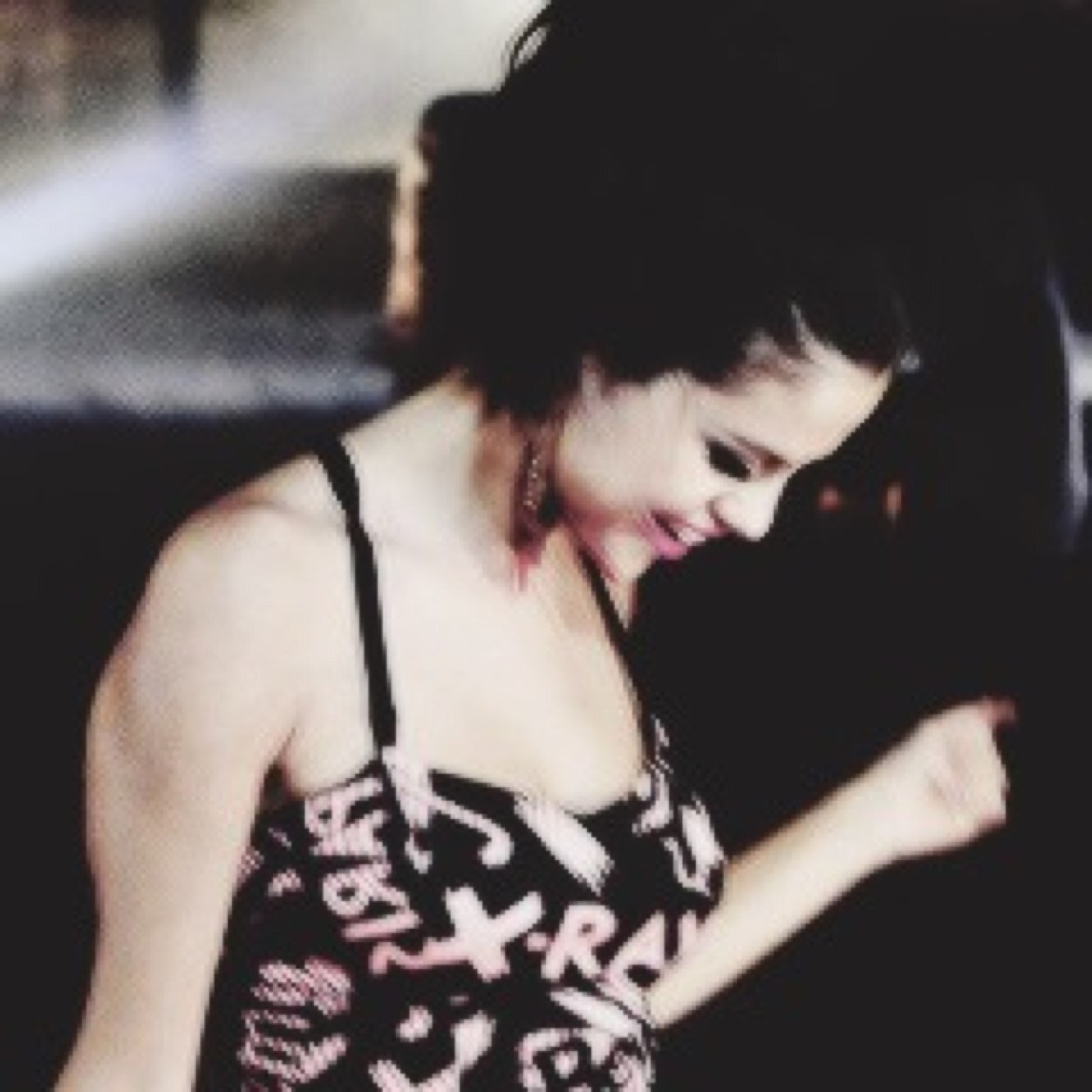 18. Best friend is Chloe. Dating Jake. | I like food & partying.