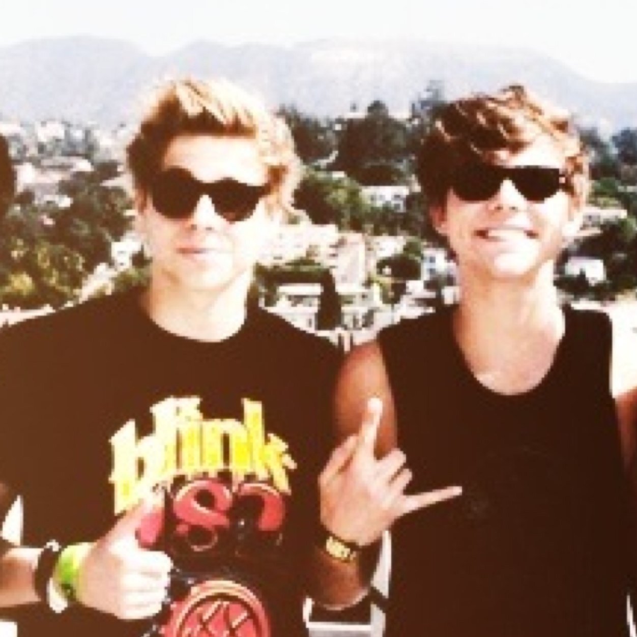 I GAVE YOU A FREE FOLLOW NOW GO FOLLOW @OREO5SOS