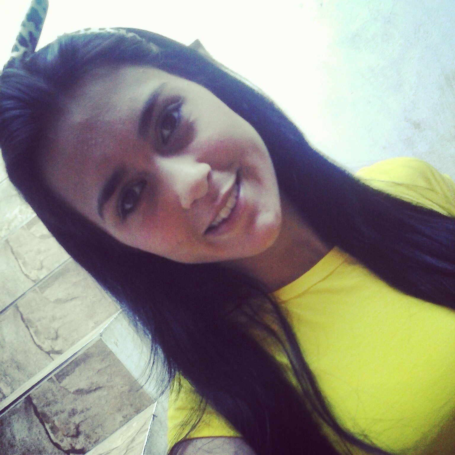 Amiigos,FAMILIA,Escola,musica,E a união da Rapaa.//A vida é louca, o mundo é foda mαs tαmo aí nα lutα, Não vou αbαixαr a cαbeçα prα nenhum filho dα putα ♪