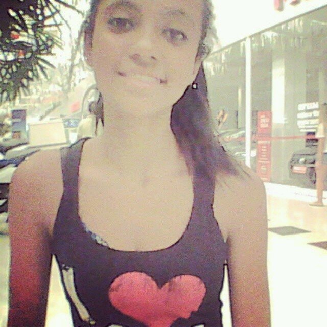 cibele_ironica's profile picture. 