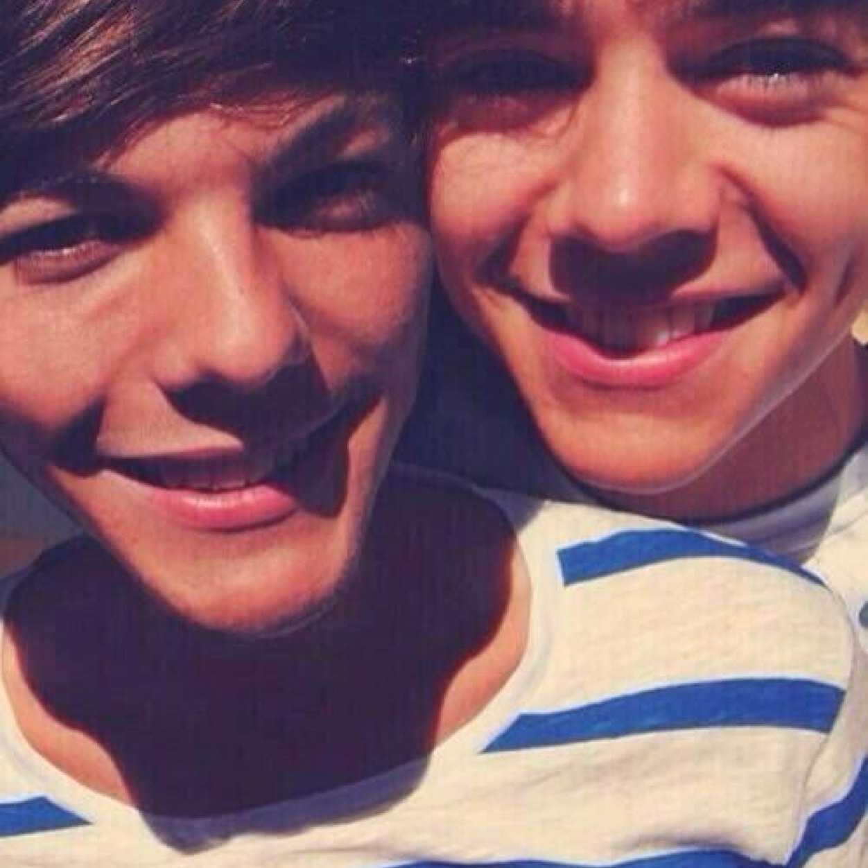 Follow @stronglyhoran