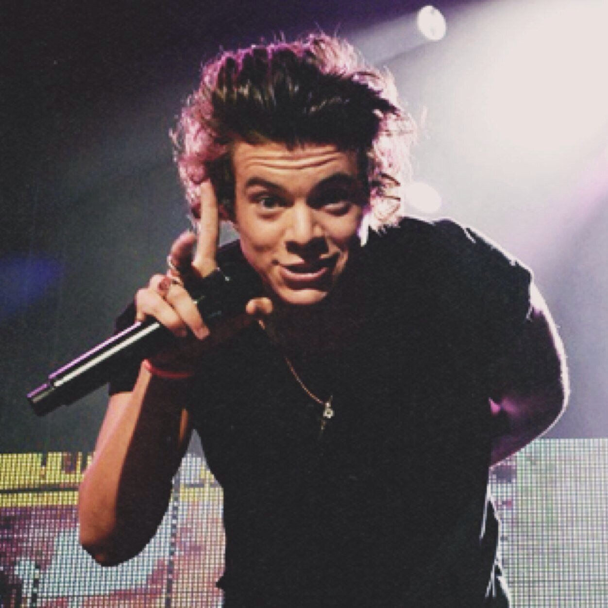 This is a free follow. Please go follow @suicidexharry bc she gave u a free follow x