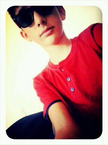 :) Sorria, mesmo sem motivos ;3