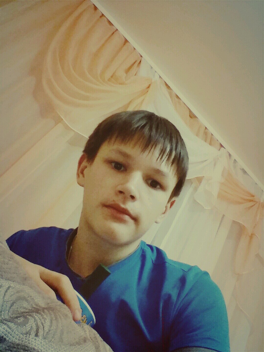 Студент, люблю свою страну,обожаю острую еду, молодой дедушка)))